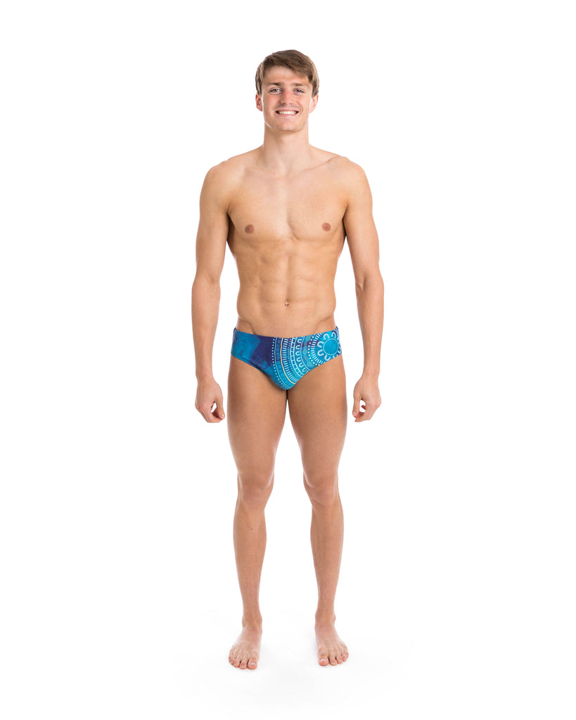 Great basic fitting racer for boys and men. Soft elastic in hip for comfortable wearing. All racers have a draw cord for an extra firm fit. Great for both training and competition – pool or surf.