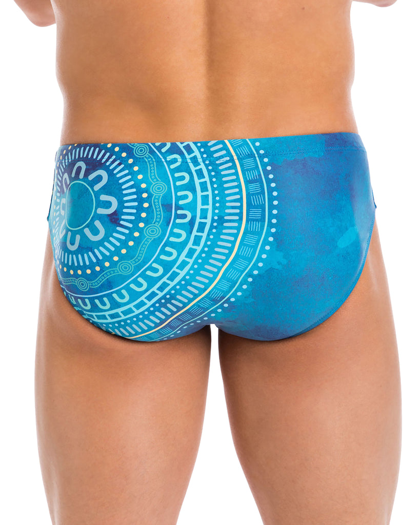 Great basic fitting racer for boys and men. Soft elastic in hip for comfortable wearing. All racers have a draw cord for an extra firm fit. Great for both training and competition – pool or surf.